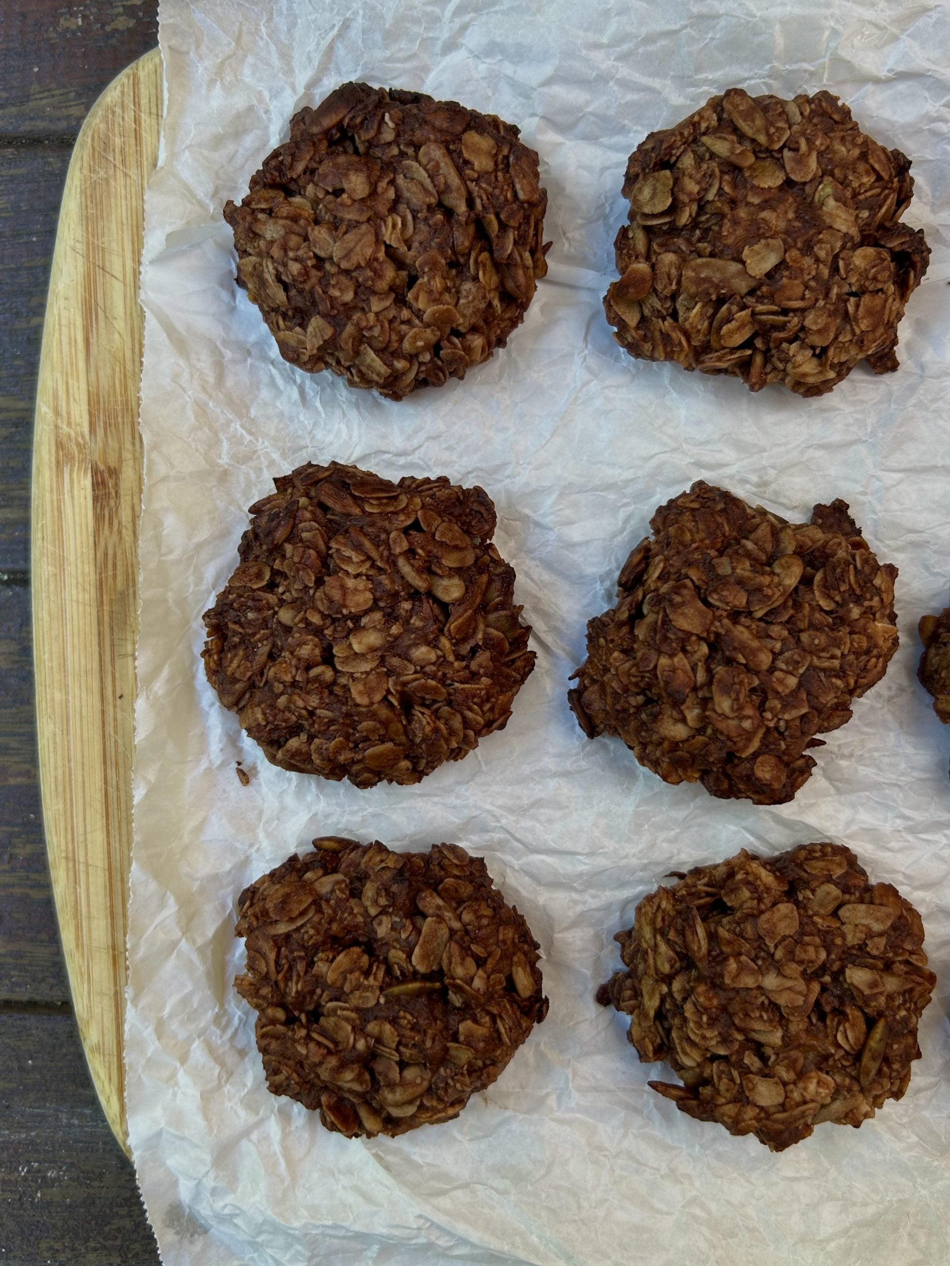 Cacao, banana and oat biscuits