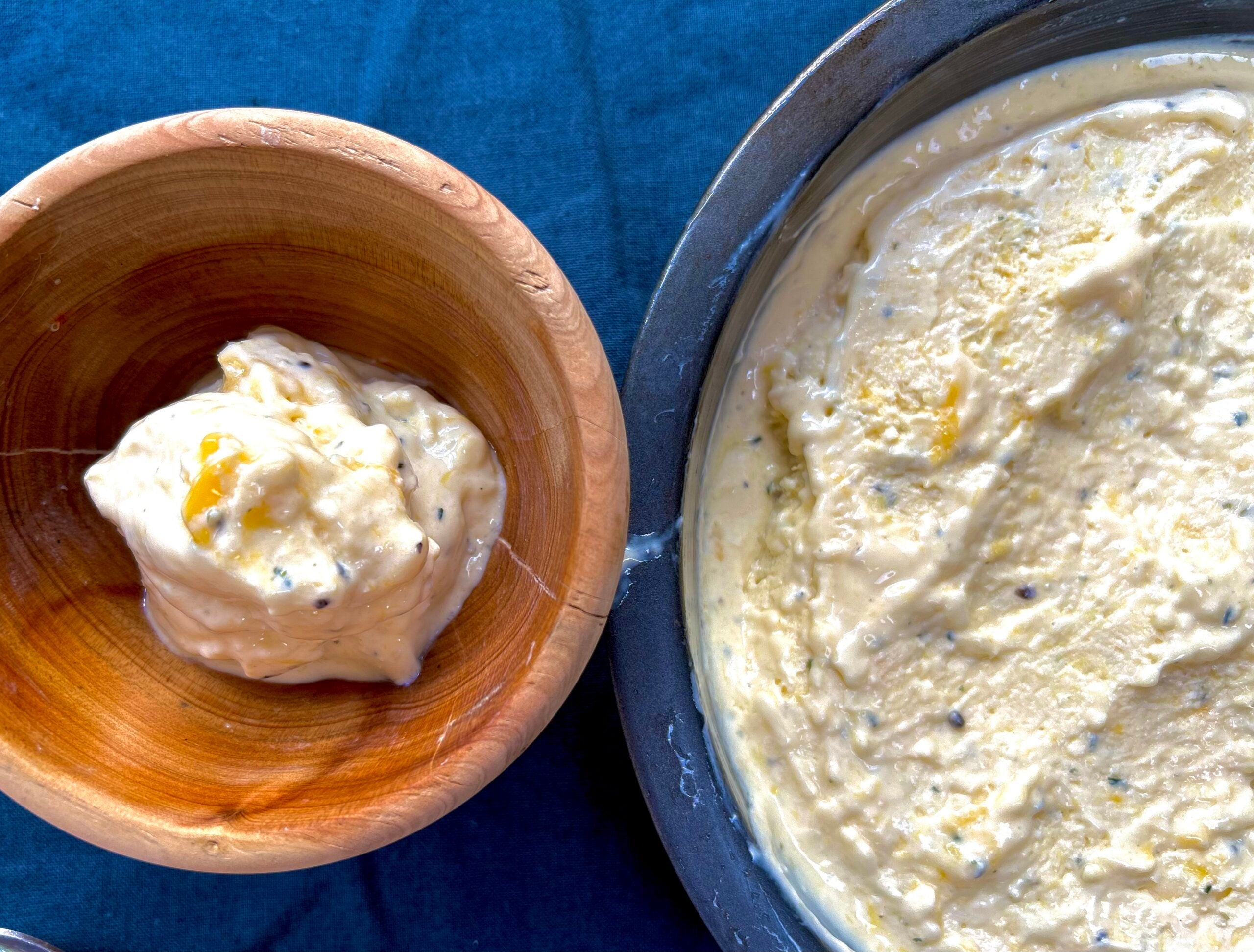 Mango and hemp seed frozen yoghurt