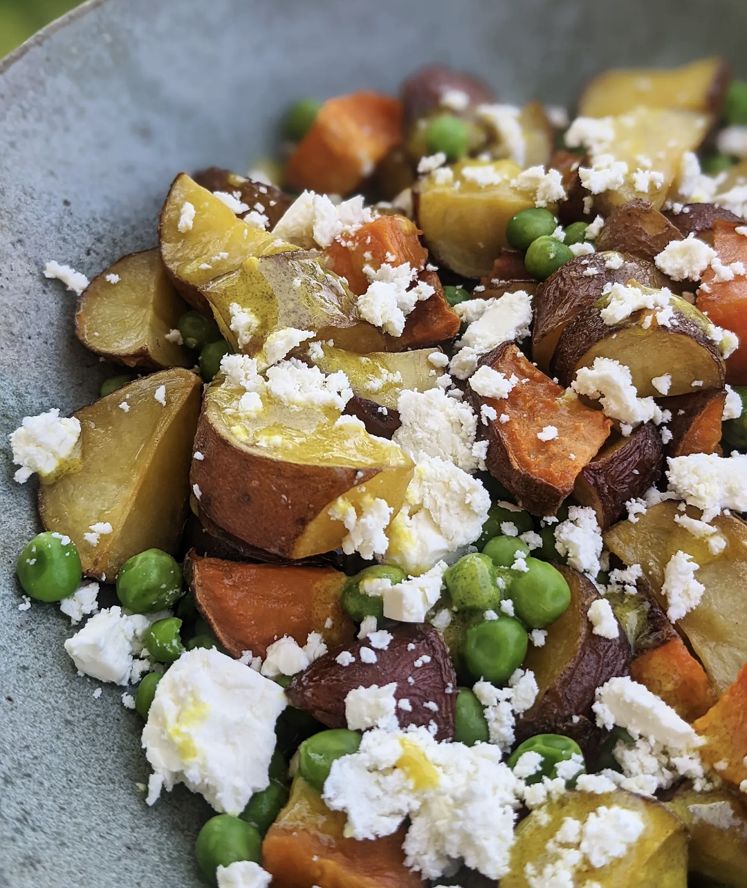 Potato salad with peas and feta