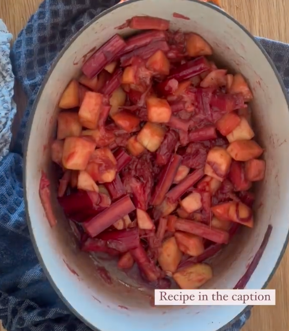 Apple Rhubarb Crumble