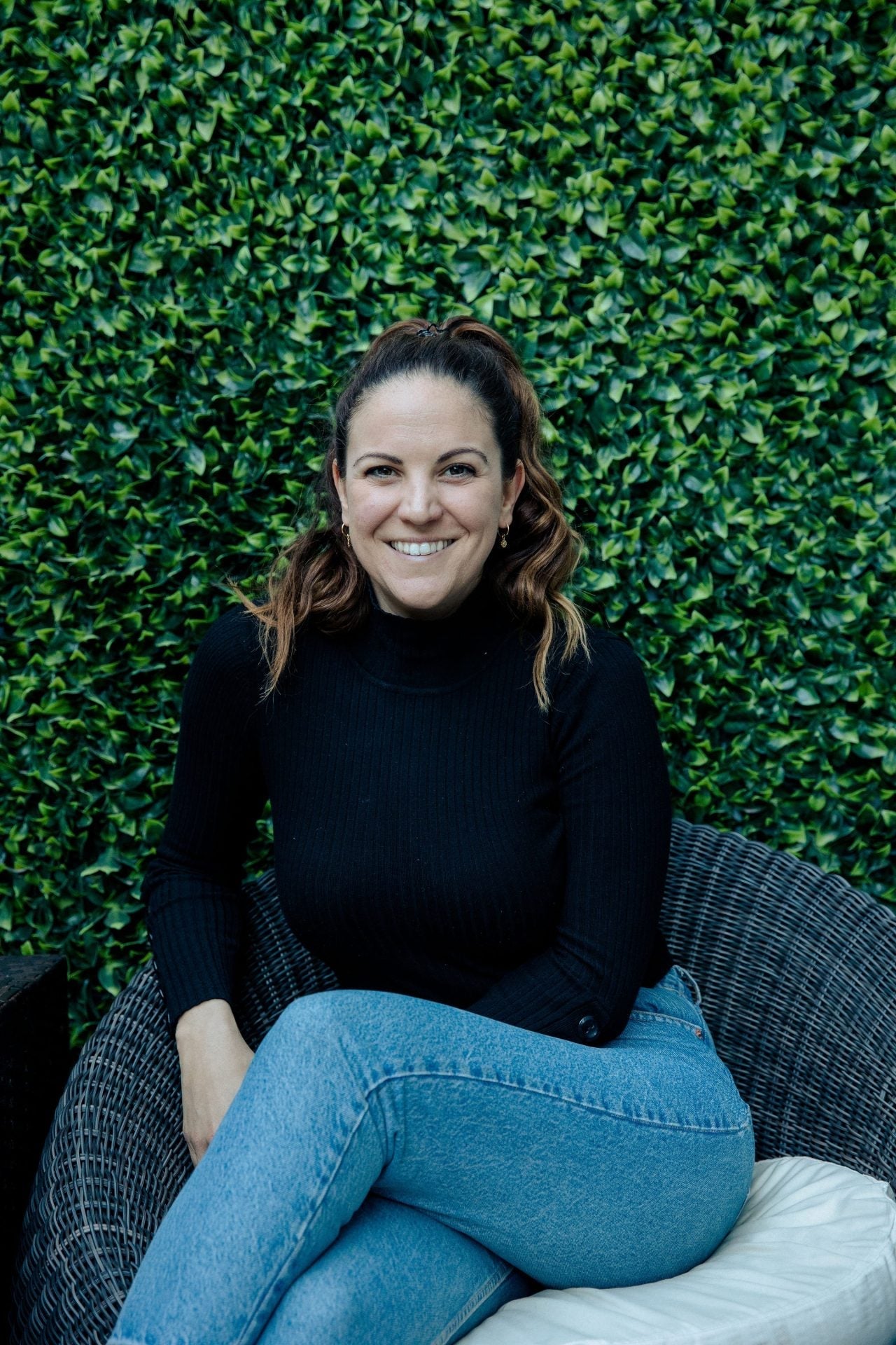 34 - Top concerns when starting solids - gagging, food stuffing, progressing to finger foods, spitting and more with speech pathologist Emily Meagher